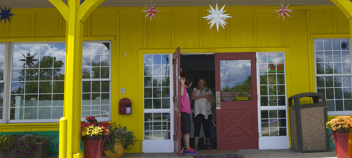 The cheerful Wee Little Paws Inn building in Deer Park, Illinois